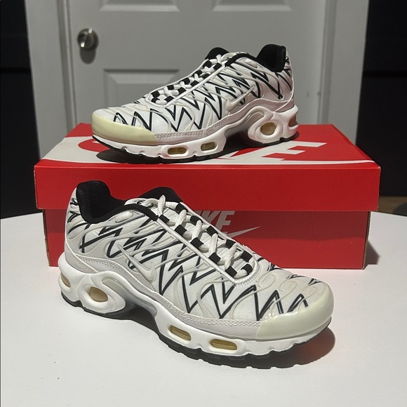 air max plus the shark